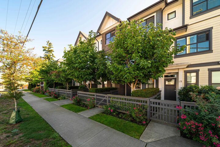 Property Photo:  7039 Macpherson Avenue 17  BC V5J 4N4 