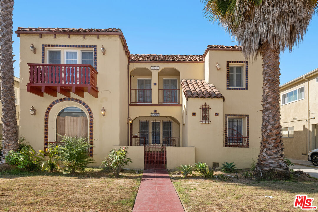 Property Photo:  8544 Saturn St  CA 90035 