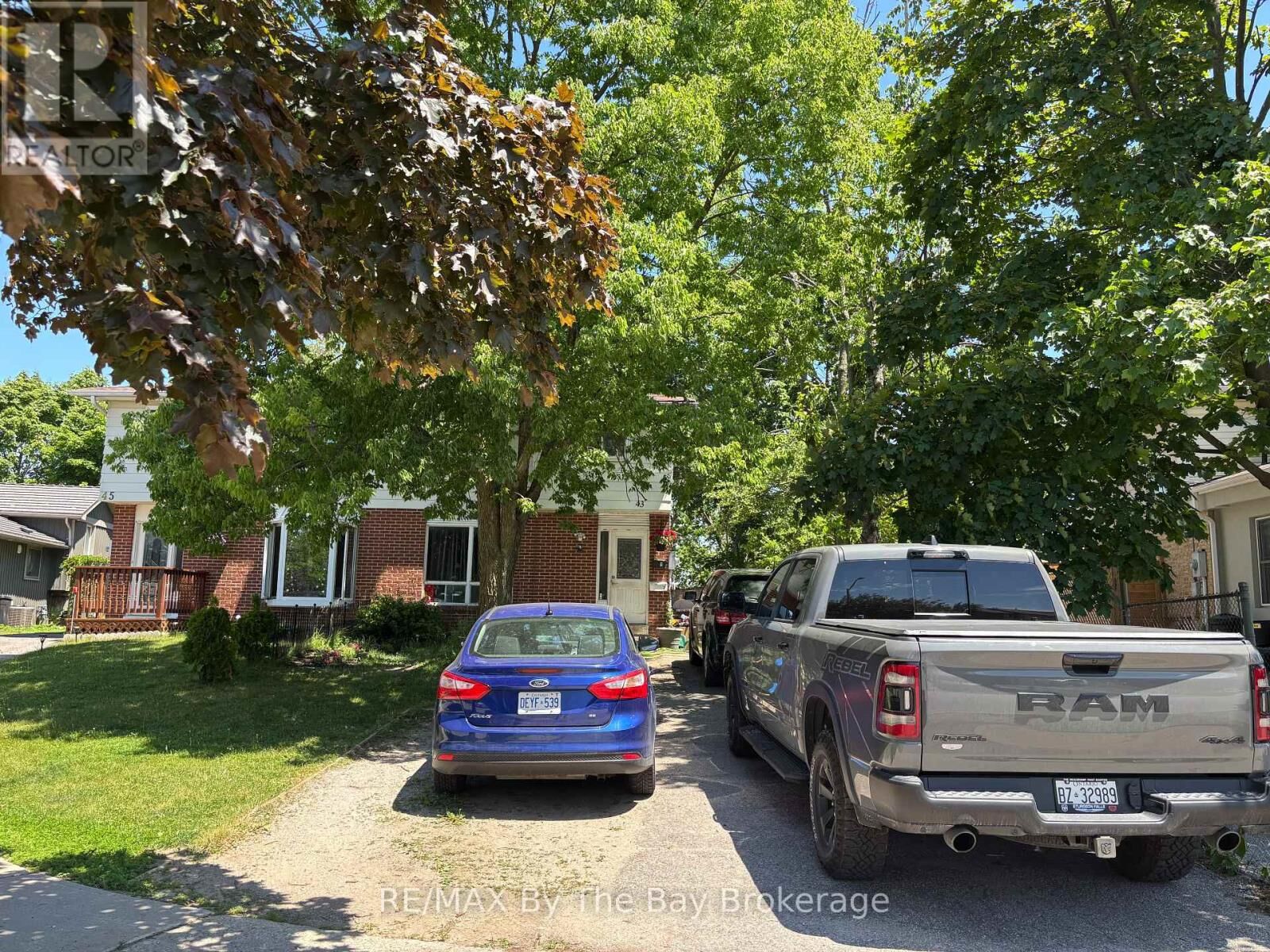 Property Photo:  43 Christie Crescent  ON L4N 4V2 