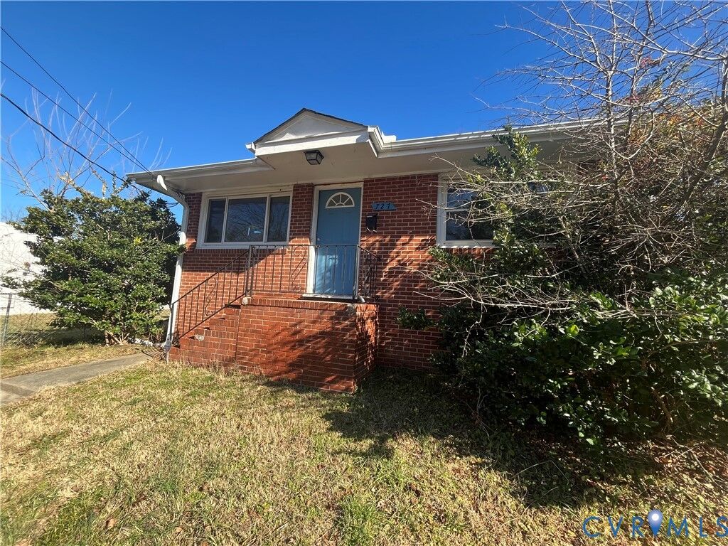 Property Photo:  727 S Jones Street  VA 23803 