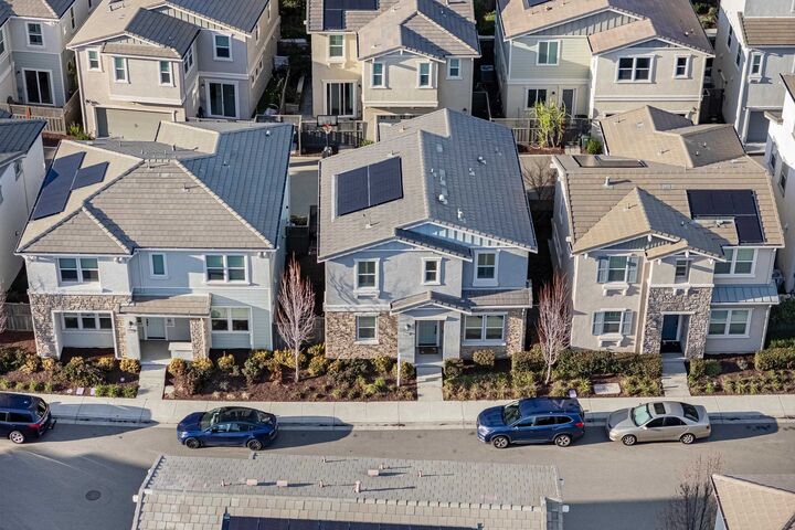 Property Photo:  2933 Stringham Way  CA 94568 