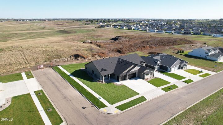 Property Photo: 2112 Prairie Hawk Drive ND 58503