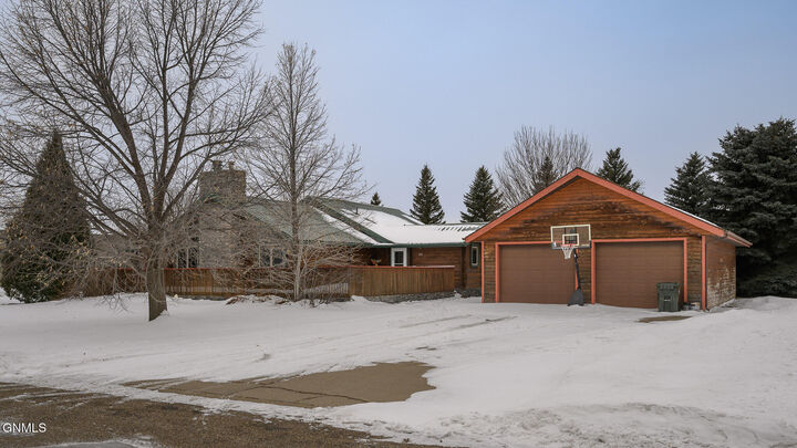 Property Photo:  301 7th Avenue NW  ND 58545 