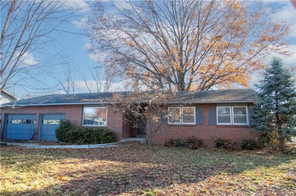 Property Photo:  3415 Trail Road  KS 66049 
