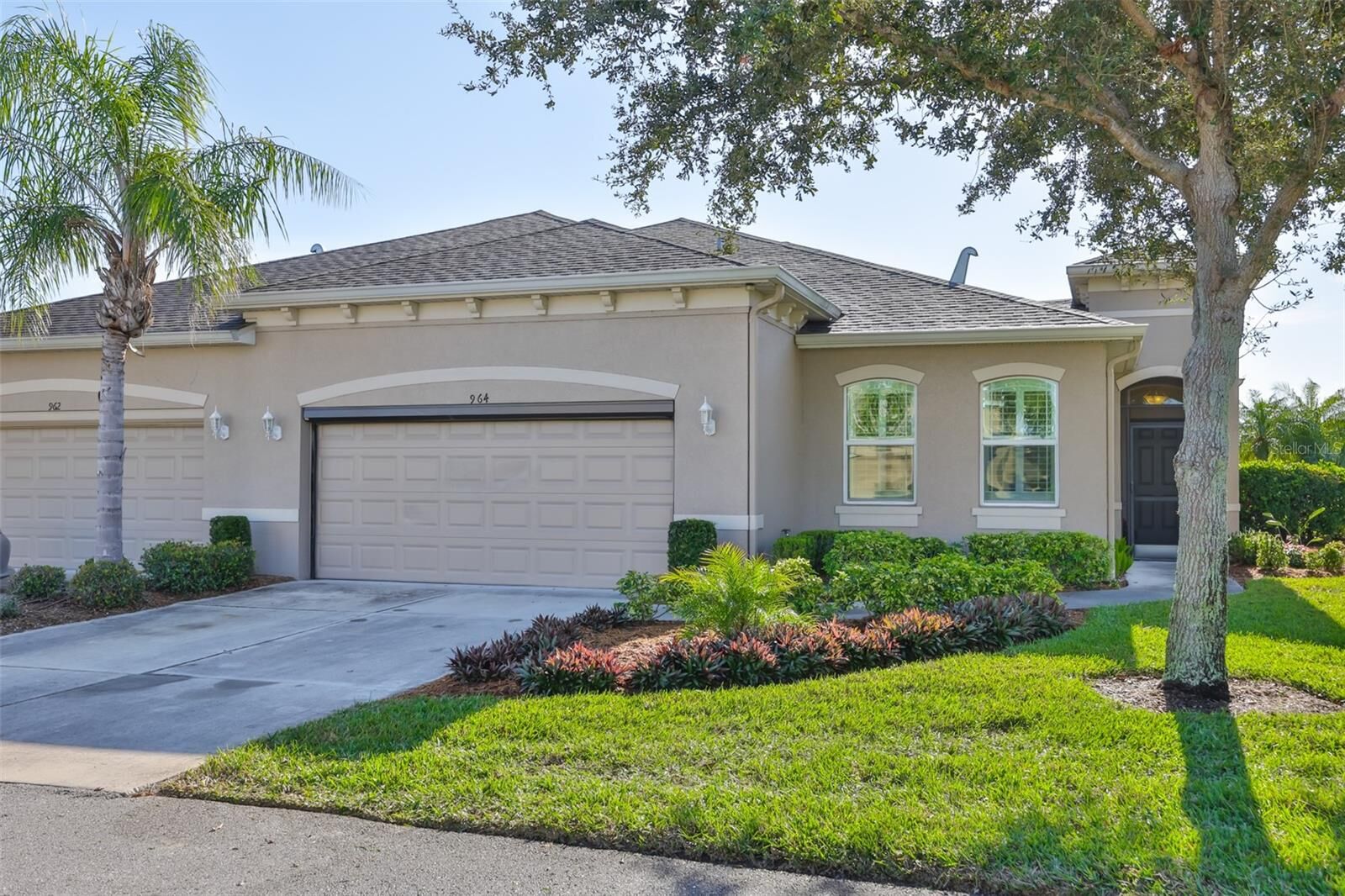 Property Photo:  964 Pembroke Point Way  FL 33573 