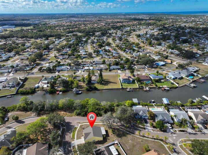 Property Photo: 219 Island Water Way FL 33572