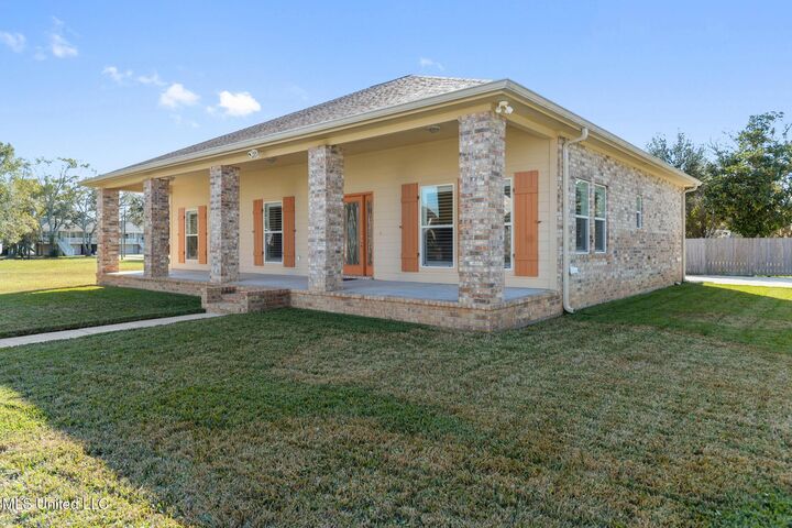 Property Photo:  400 S Burke Avenue  MS 39560 