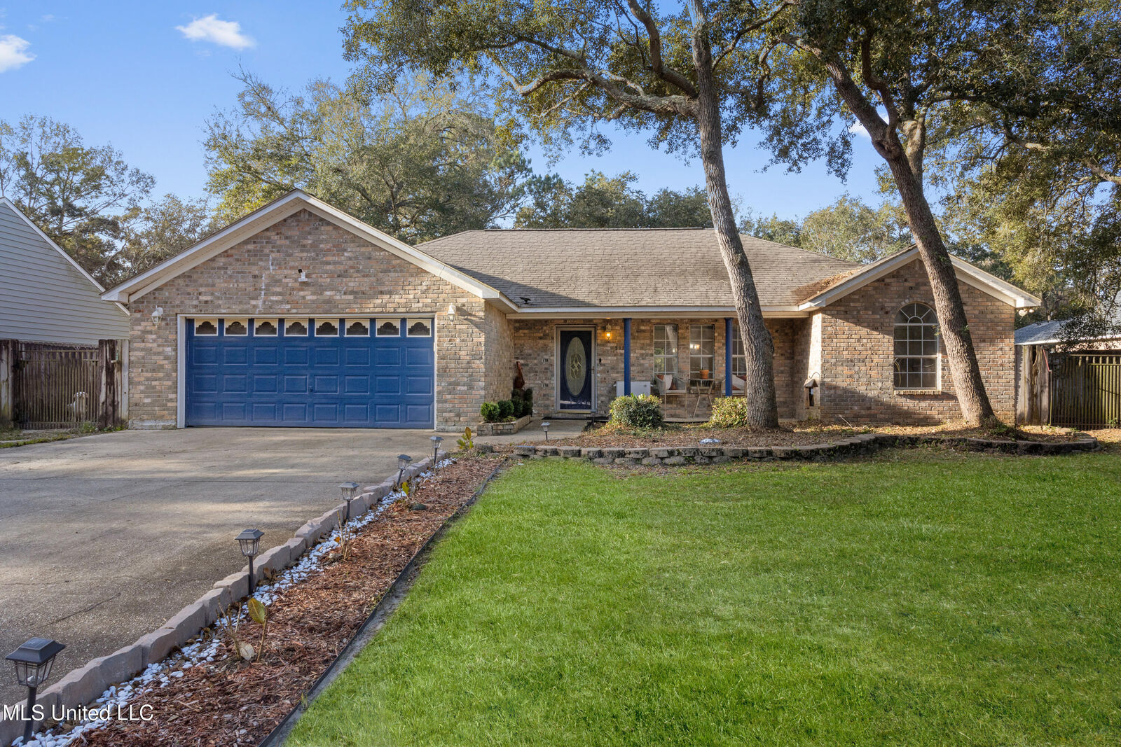 Property Photo:  513 Oak Street  MS 39564 