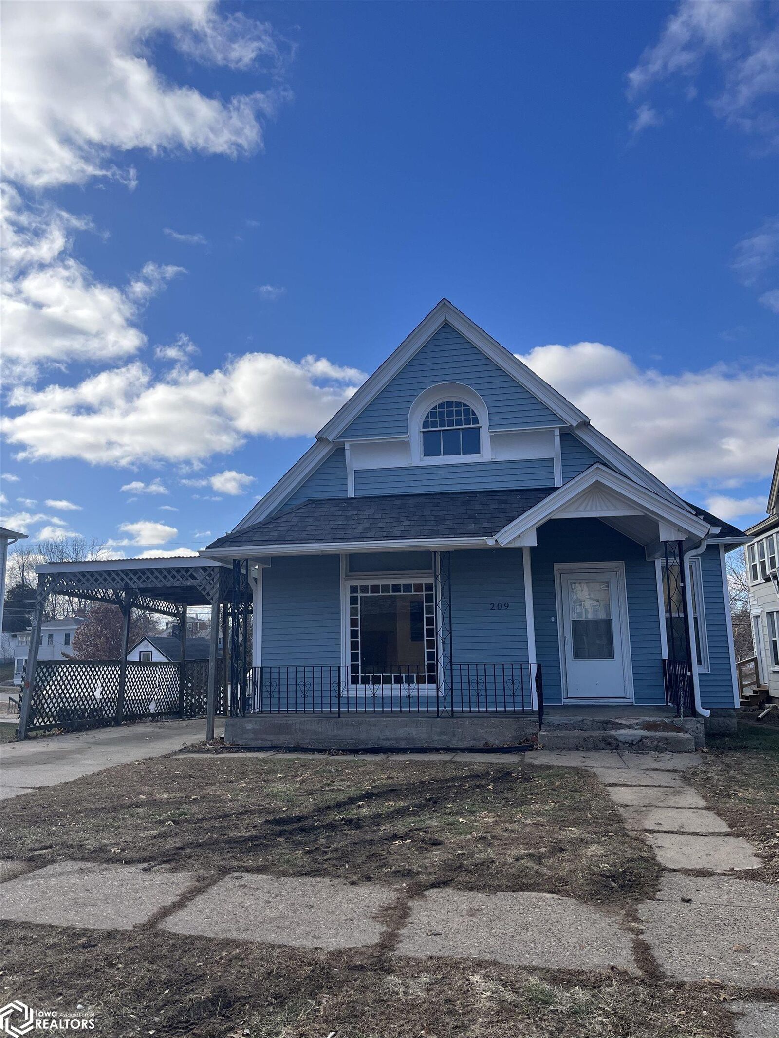 Property Photo:  209 S 8th Street  IA 52601 