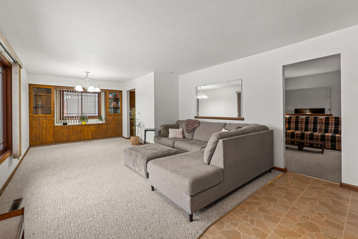 Property Photo:  812 Lynn St  WI 53032 