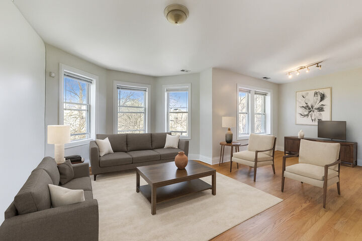 Property Photo:  6321 N Artesian Avenue 3W  IL 60645 