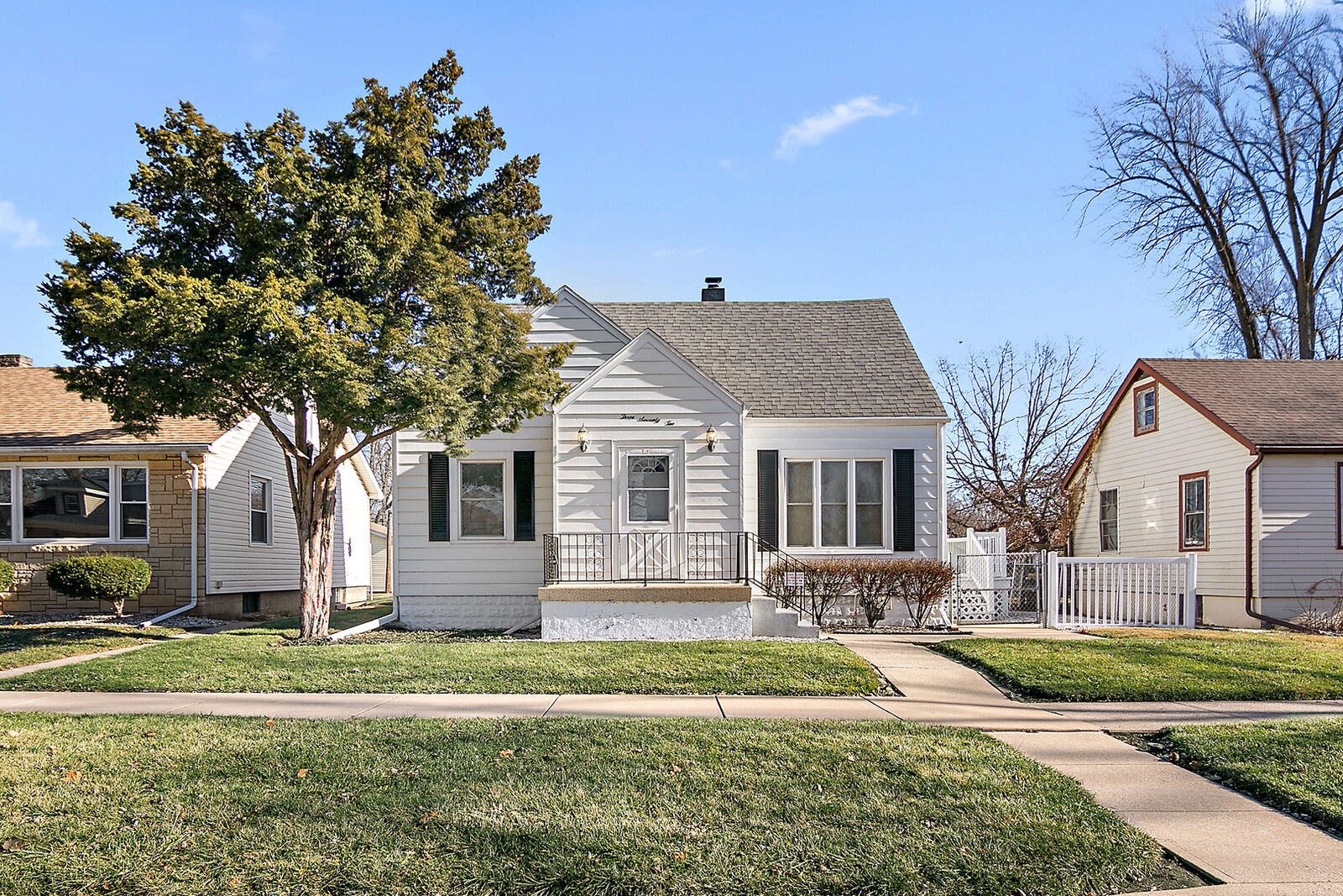 Property Photo:  372 S Center Avenue  IL 60915 