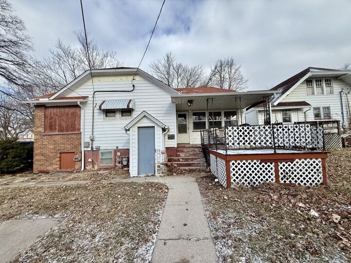 Property Photo:  131 W Erie Street  IL 61362 