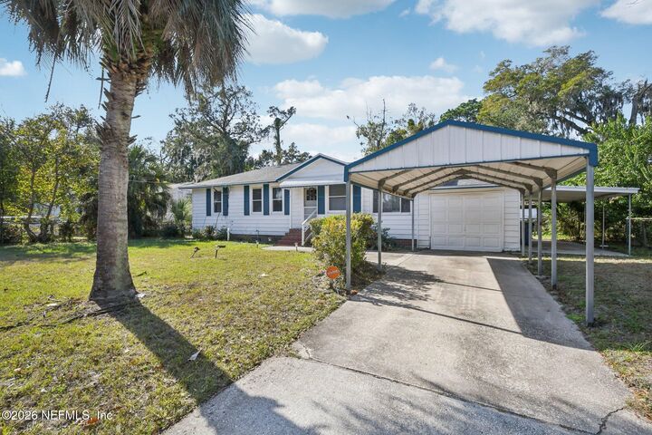 Property Photo: 7840 Paul Revere Drive FL 32208