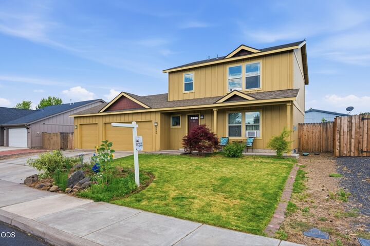 Property Photo:  2548 SW Kalama Avenue  OR 97756 