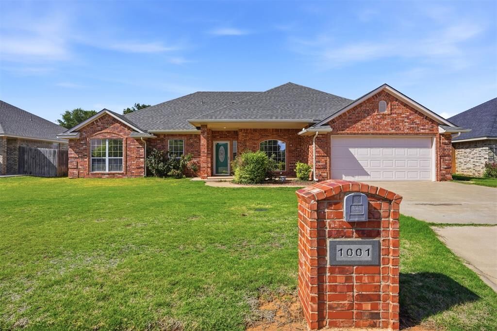 Property Photo:  1001 Stephanie Lane  OK 73521 