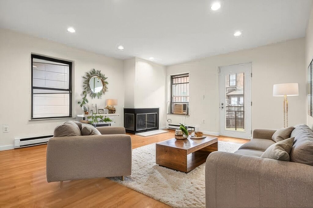 Property Photo:  18 East Springfield St 18-3  MA 02118 