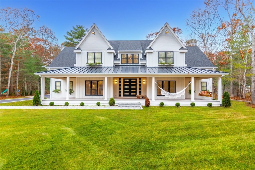 Property Photo:  5 Lighthouse Ln  MA 02644 