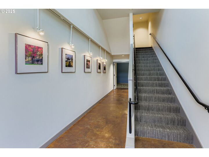 Property Photo:  1425 NE 61st Ave 310  OR 97124 