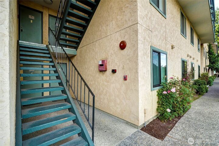 Property Photo:  14331  124th Avenue NE C22  WA 98034 