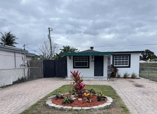 Property Photo:  350 Walker Avenue  FL 33463 