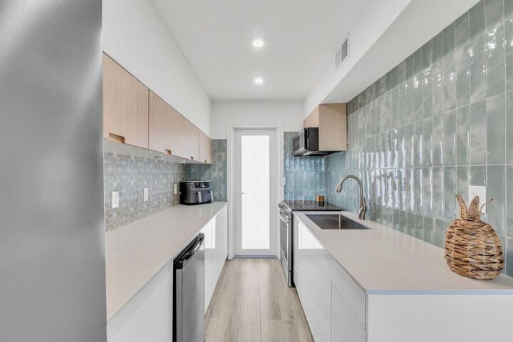 Property Photo:  1221 Hillsboro Mile 39C  FL 33062 