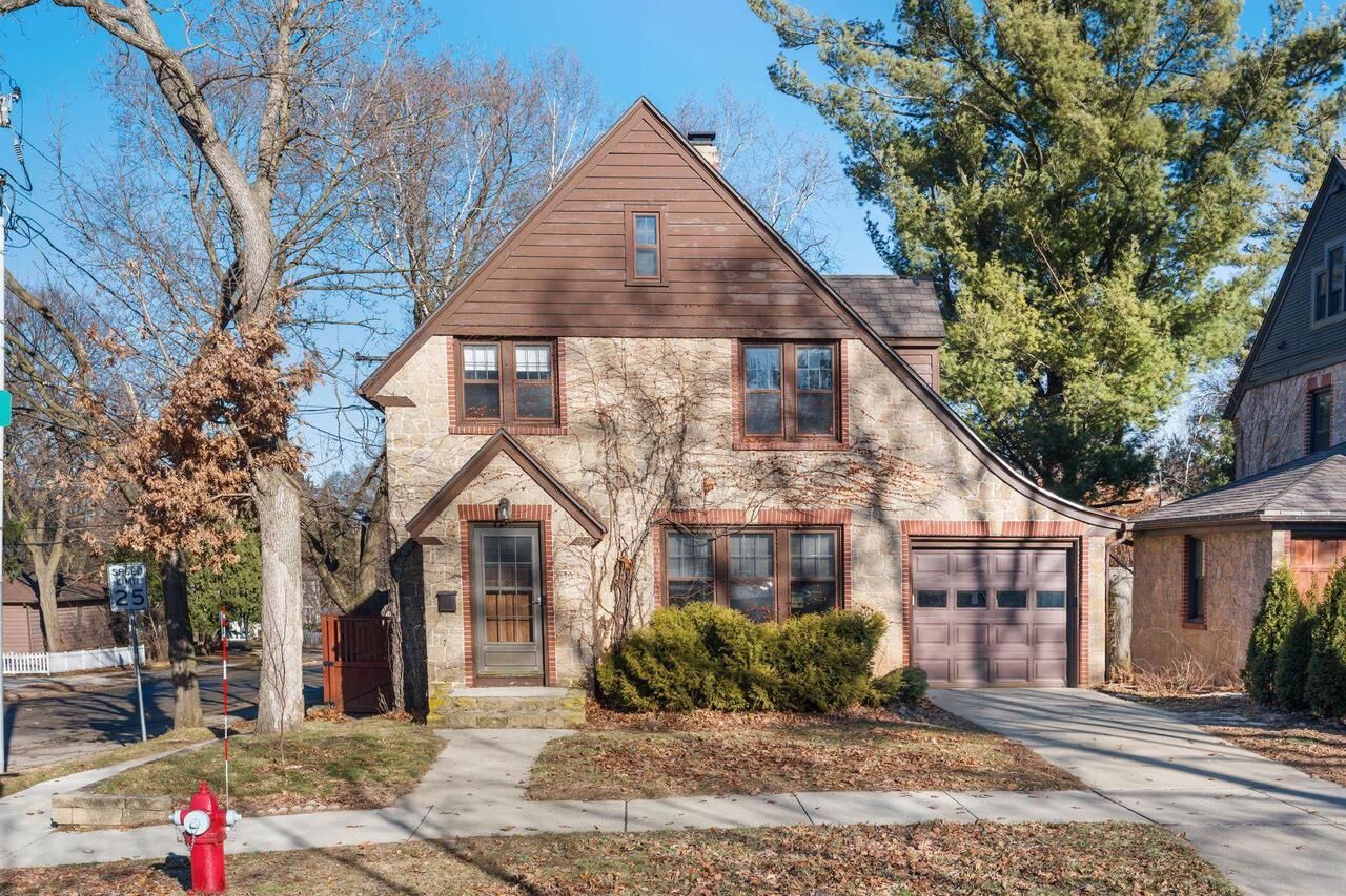 Property Photo:  2646 Park Place  WI 53705 