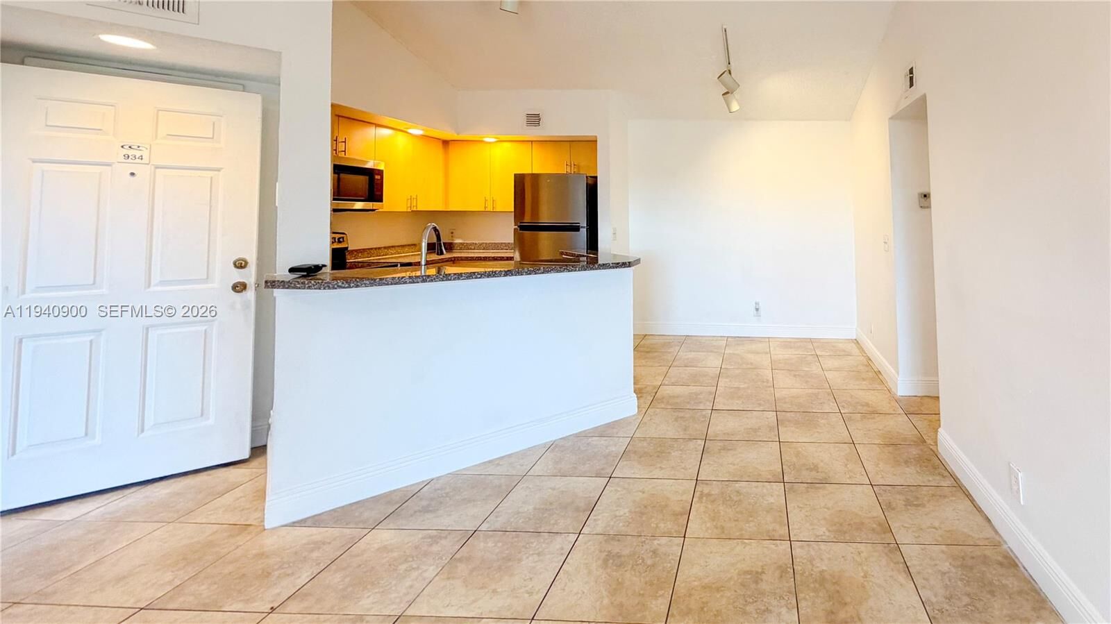 Property Photo:  3400 N Pinewalk Dr N 934  FL 33063 