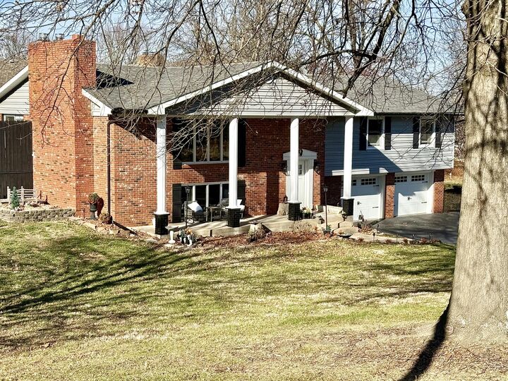 Property Photo:  624 Oak Grove Avenue  MO 65708 