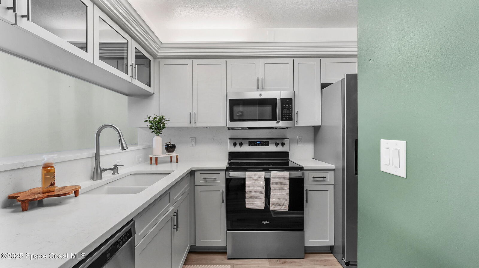 Property Photo: 1420 Huntington Lane FL 32955