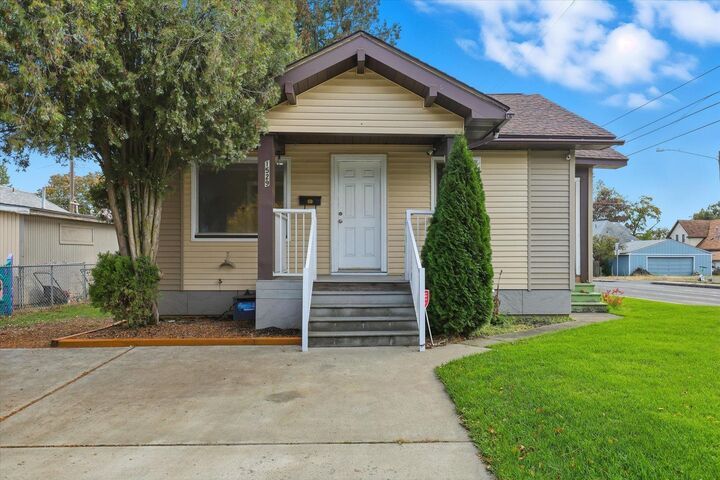 Property Photo:  1529 W Nora Ave  WA 99205 