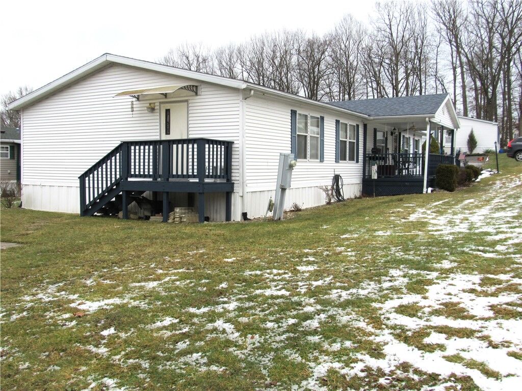 Property Photo:  719 Joy Ln  PA 16001 