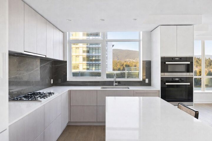 Property Photo: 1675 Lions Gate Lane 1401 BC V7P 0E3