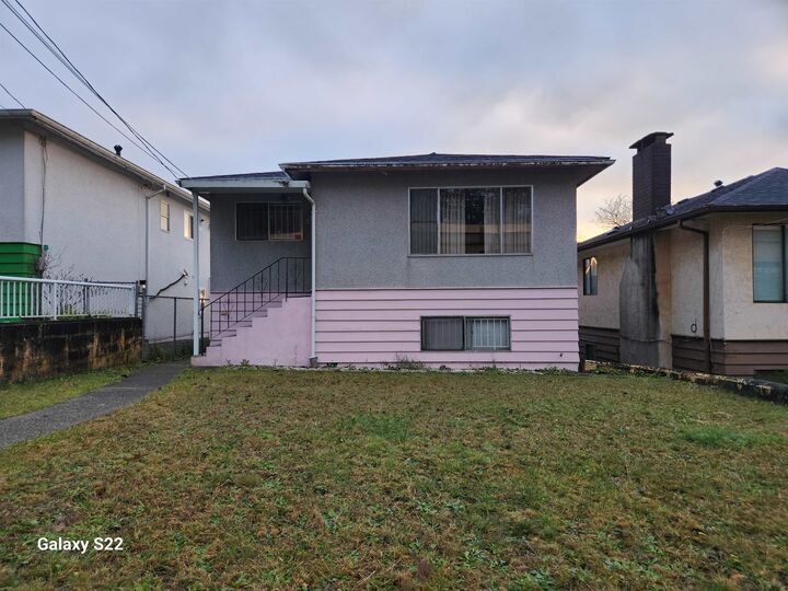 3228 Vanness Avenue — photo 1