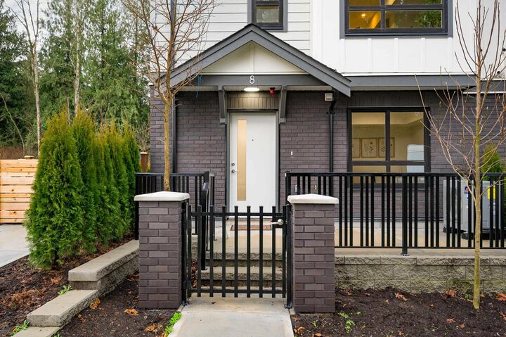 Property Photo:  5993 143 Street 6  BC V3W 5P1 