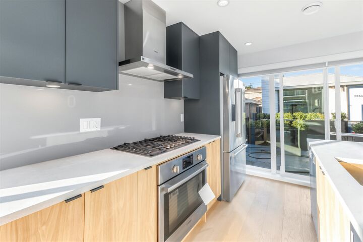 Property Photo: 1007 W 58th Avenue BC V6P 1V9