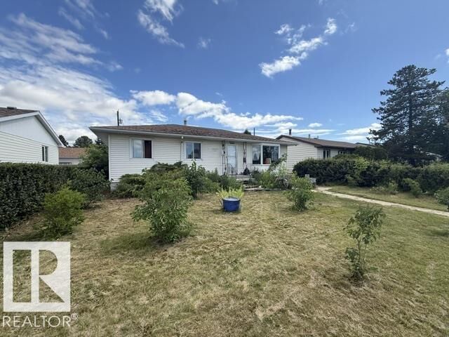 9128 129B Avenue NW — photo 1
