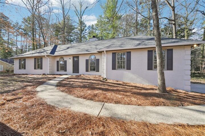 Property Photo: 1020 Laurel Lake Drive GA 30107