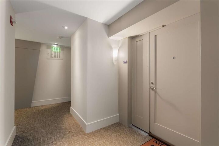 Property Photo: 3325 Piedmont Road NE 2006 GA 30305