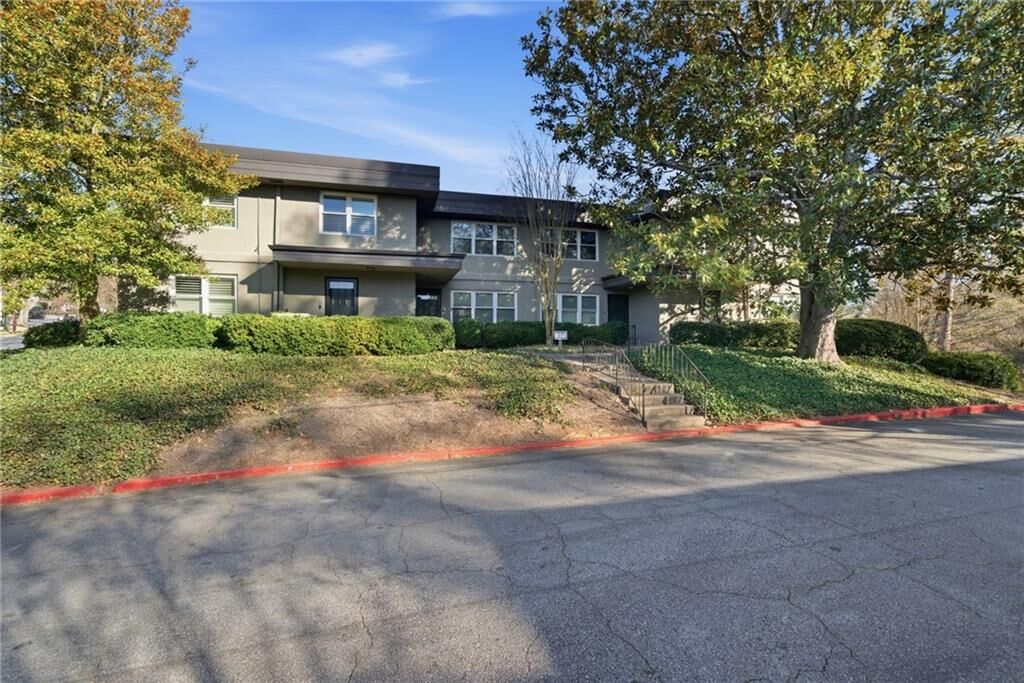 Property Photo:  285 Lakemoore Drive NE B  GA 30342 