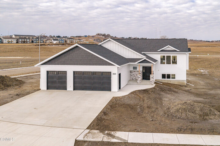Property Photo:  3511 Silver Leaf Avenue NW  ND 58554 