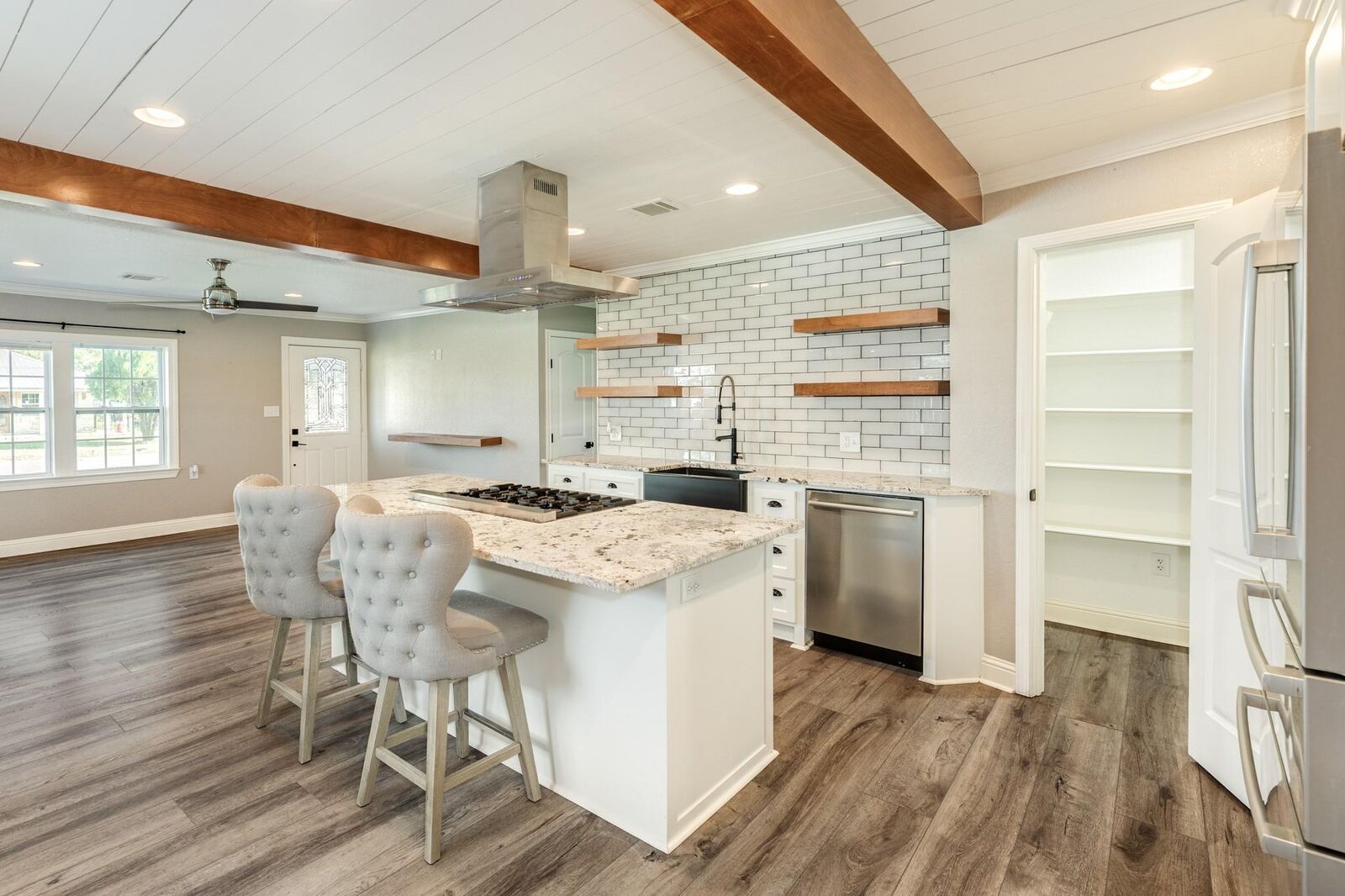 Property Photo:  1614 Avenue F  TX 77534 