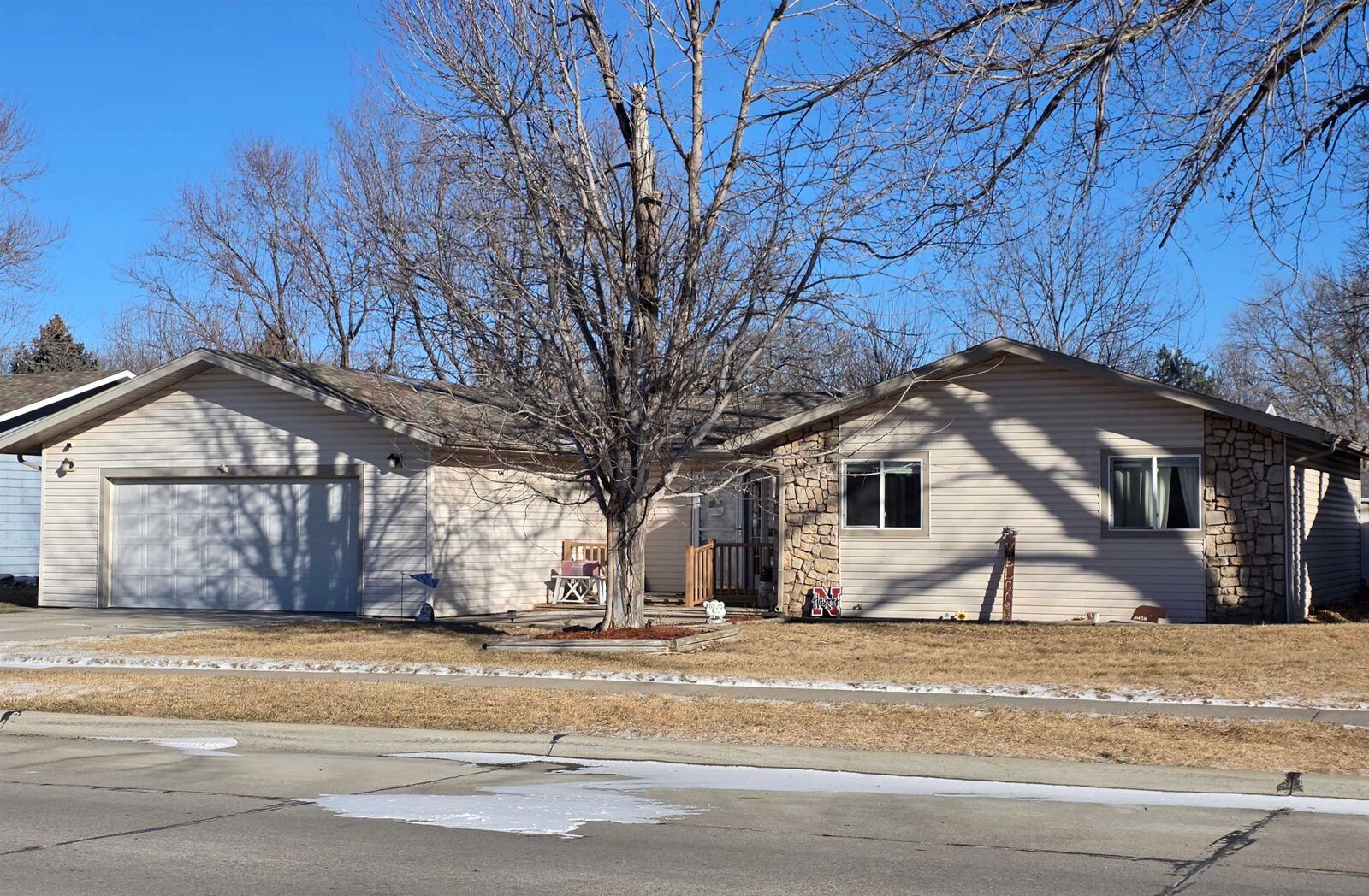 Property Photo:  1201 S Buffalo Bill Ave  NE 69101 