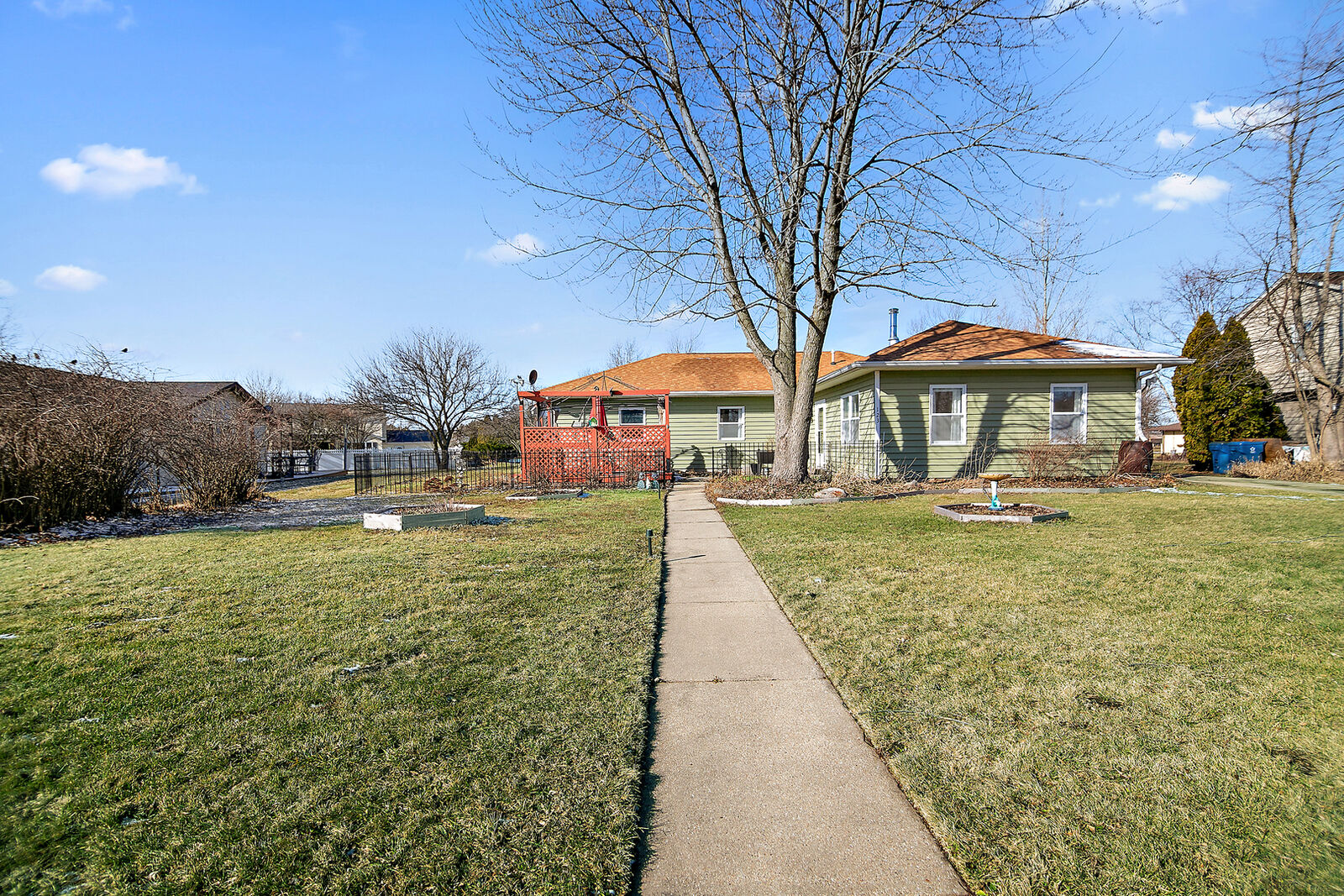 Property Photo:  123 Crescent Lane  IL 60919 