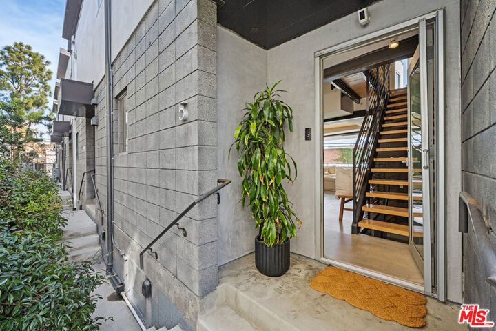 Property Photo: 351 Sunset Avenue 5 CA 90291