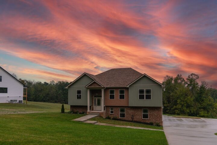 Property Photo:  975 Palmyra Road  TN 37040 