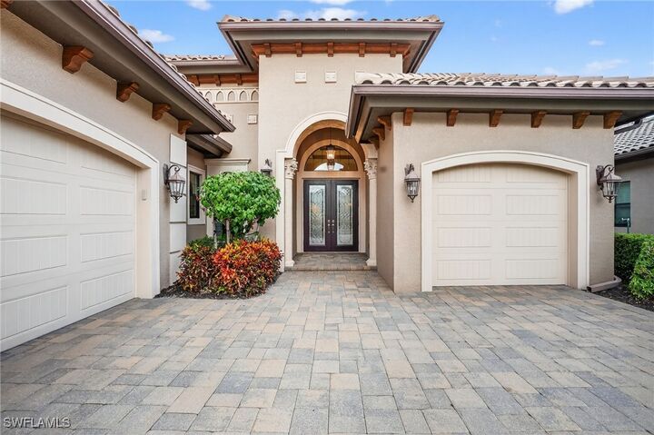Property Photo:  7255 Lantana Circle  FL 34119 
