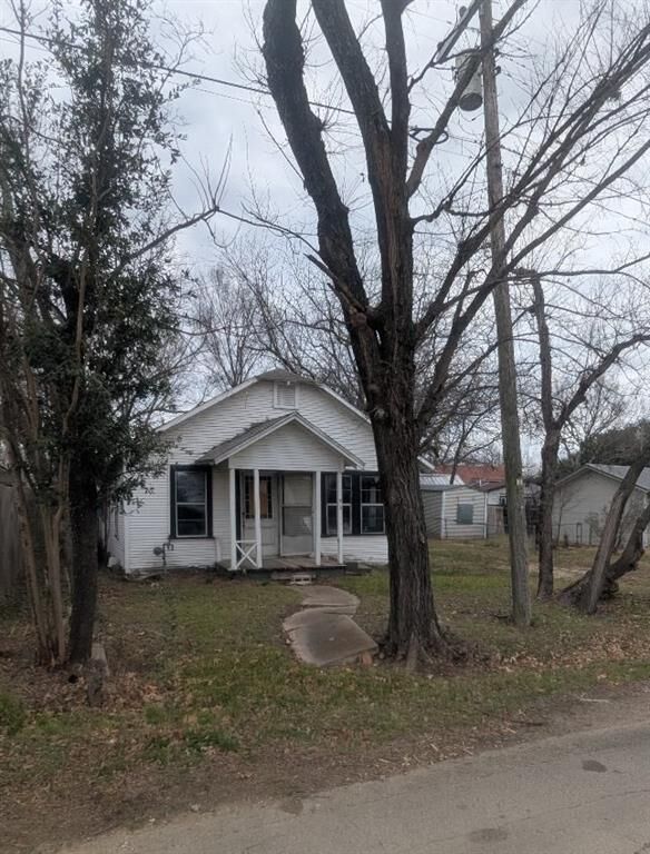 Property Photo:  502 N Spears Street  TX 76009 