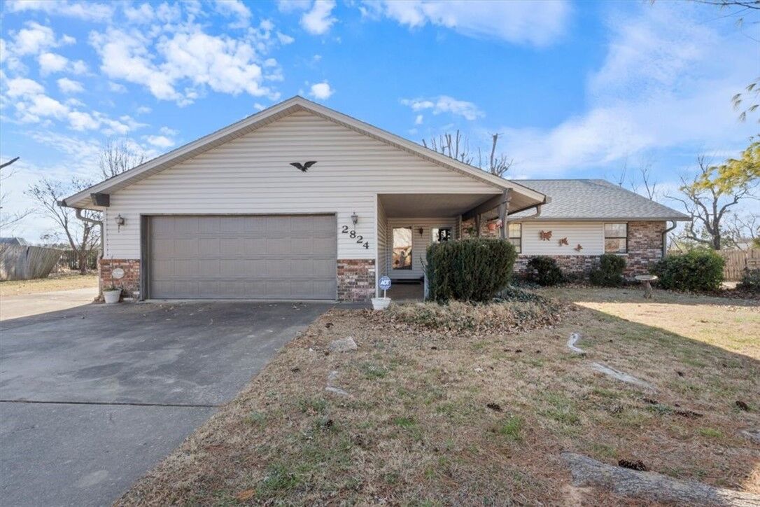 Property Photo: 2824 Parkwood Circle AR 72756