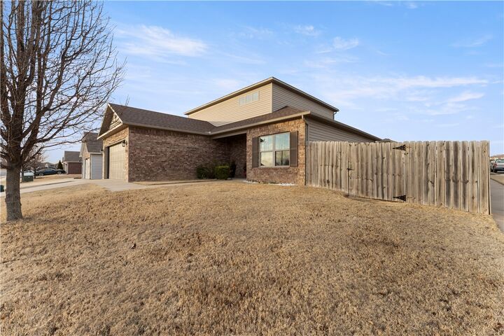 Property Photo:  2202 Elmwood Avenue  AR 72745 